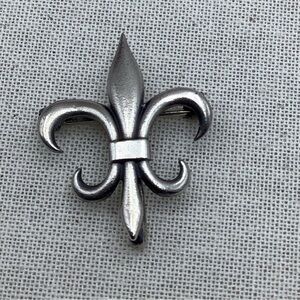Antique Vintage Sterling Silver Fleur-de-Lis Brooch with loop